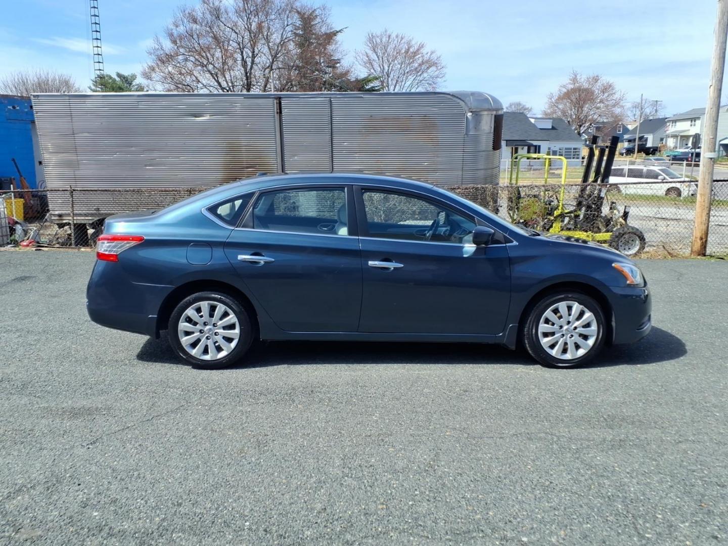2015 Grey Nissan Sentra SV (3N1AB7AP6FY) with an 1.8L 1.8L I4 130hp 128ft. lbs. Sequential-Port F.I. engine, CVT transmission, located at 50 Eastern Blvd., Essex, MD, 21221, (410) 686-3444, 39.304367, -76.484947 - Photo#5