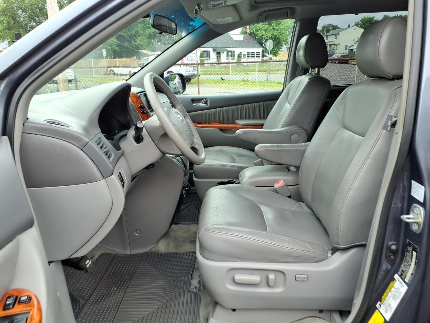 2006 Blue Mirage Metallic Toyota Sienna XLE Limited 7 Passenger (5TDBA22C06S) with an 3.3L 3L NA V6 double overhead cam (DOHC) 24V Fuel Injected engine, 5-Speed Automatic transmission, located at 50 Eastern Blvd., Essex, MD, 21221, (410) 686-3444, 39.304367, -76.484947 - Photo#6