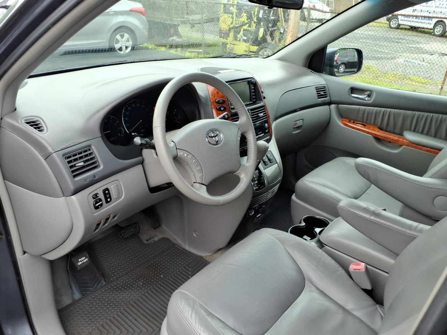 2006 Blue Mirage Metallic Toyota Sienna XLE Limited 7 Passenger (5TDBA22C06S) with an 3.3L 3L NA V6 double overhead cam (DOHC) 24V Fuel Injected engine, 5-Speed Automatic transmission, located at 50 Eastern Blvd., Essex, MD, 21221, (410) 686-3444, 39.304367, -76.484947 - Photo#7