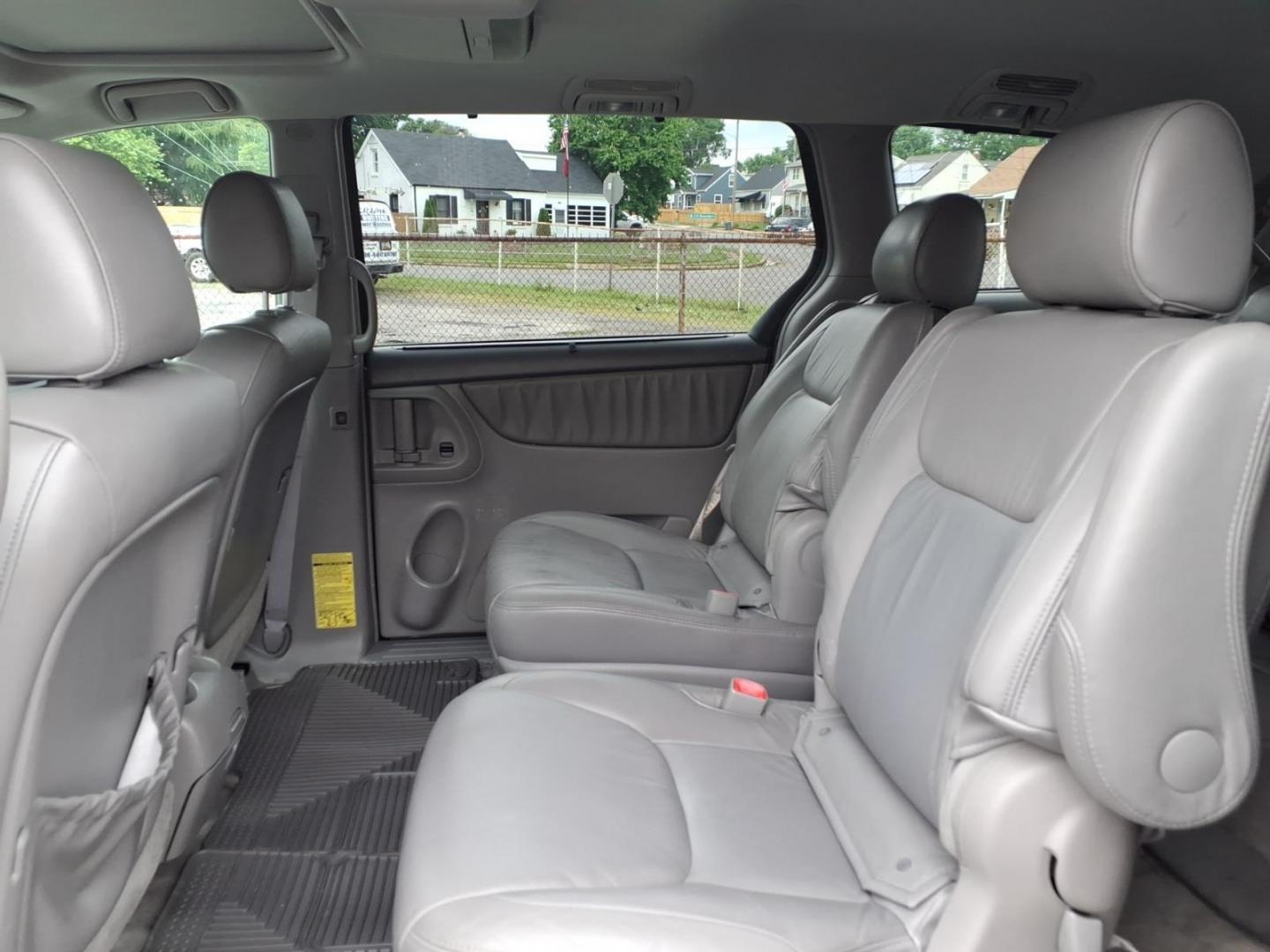 2006 Blue Mirage Metallic Toyota Sienna XLE Limited 7 Passenger (5TDBA22C06S) with an 3.3L 3L NA V6 double overhead cam (DOHC) 24V Fuel Injected engine, 5-Speed Automatic transmission, located at 50 Eastern Blvd., Essex, MD, 21221, (410) 686-3444, 39.304367, -76.484947 - Photo#10