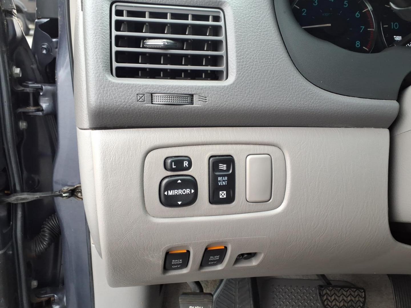 2006 Blue Mirage Metallic Toyota Sienna XLE Limited 7 Passenger (5TDBA22C06S) with an 3.3L 3L NA V6 double overhead cam (DOHC) 24V Fuel Injected engine, 5-Speed Automatic transmission, located at 50 Eastern Blvd., Essex, MD, 21221, (410) 686-3444, 39.304367, -76.484947 - Photo#18