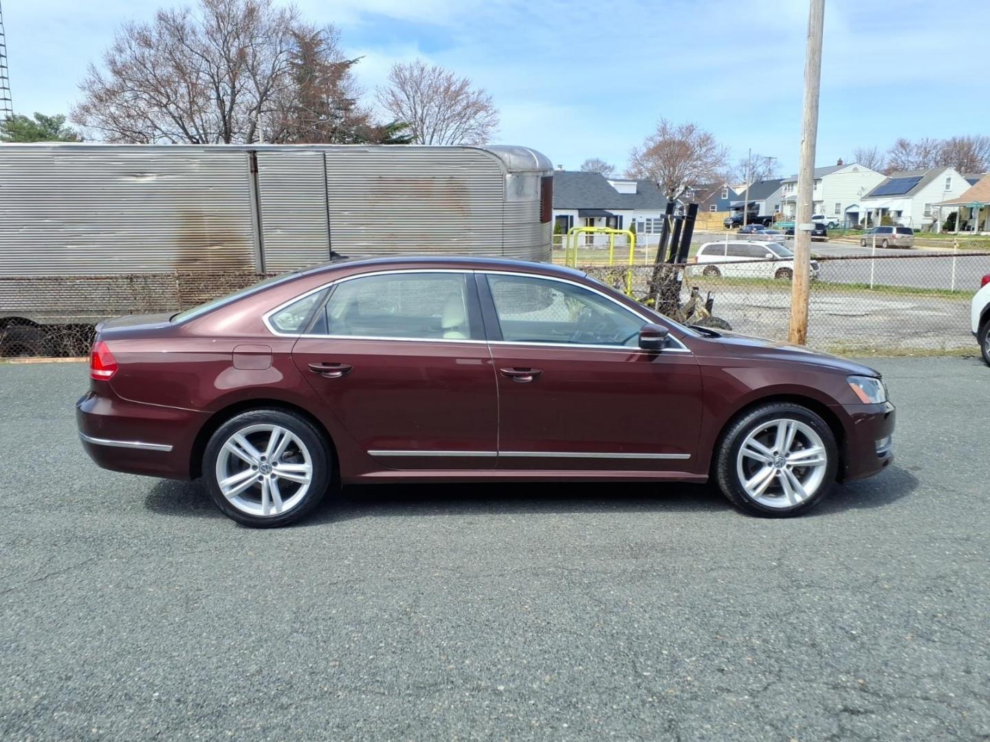 2013 Burgundy Volkswagen Passat TDI SEL Premium (1VWCN7A33DC) with an 2.0L 2.0L Diesel Turbo I4 140hp 236ft. lbs. Turbo Diesel engine, 6-Speed Double Clutch transmission, located at 50 Eastern Blvd., Essex, MD, 21221, (410) 686-3444, 39.304367, -76.484947 - Photo#3