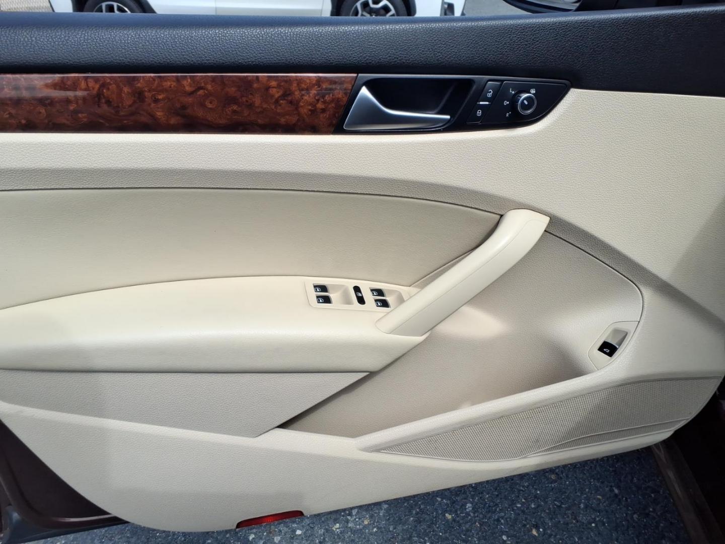 2013 Burgundy Volkswagen Passat TDI SEL Premium (1VWCN7A33DC) with an 2.0L 2.0L Diesel Turbo I4 140hp 236ft. lbs. Turbo Diesel engine, 6-Speed Double Clutch transmission, located at 50 Eastern Blvd., Essex, MD, 21221, (410) 686-3444, 39.304367, -76.484947 - Photo#7