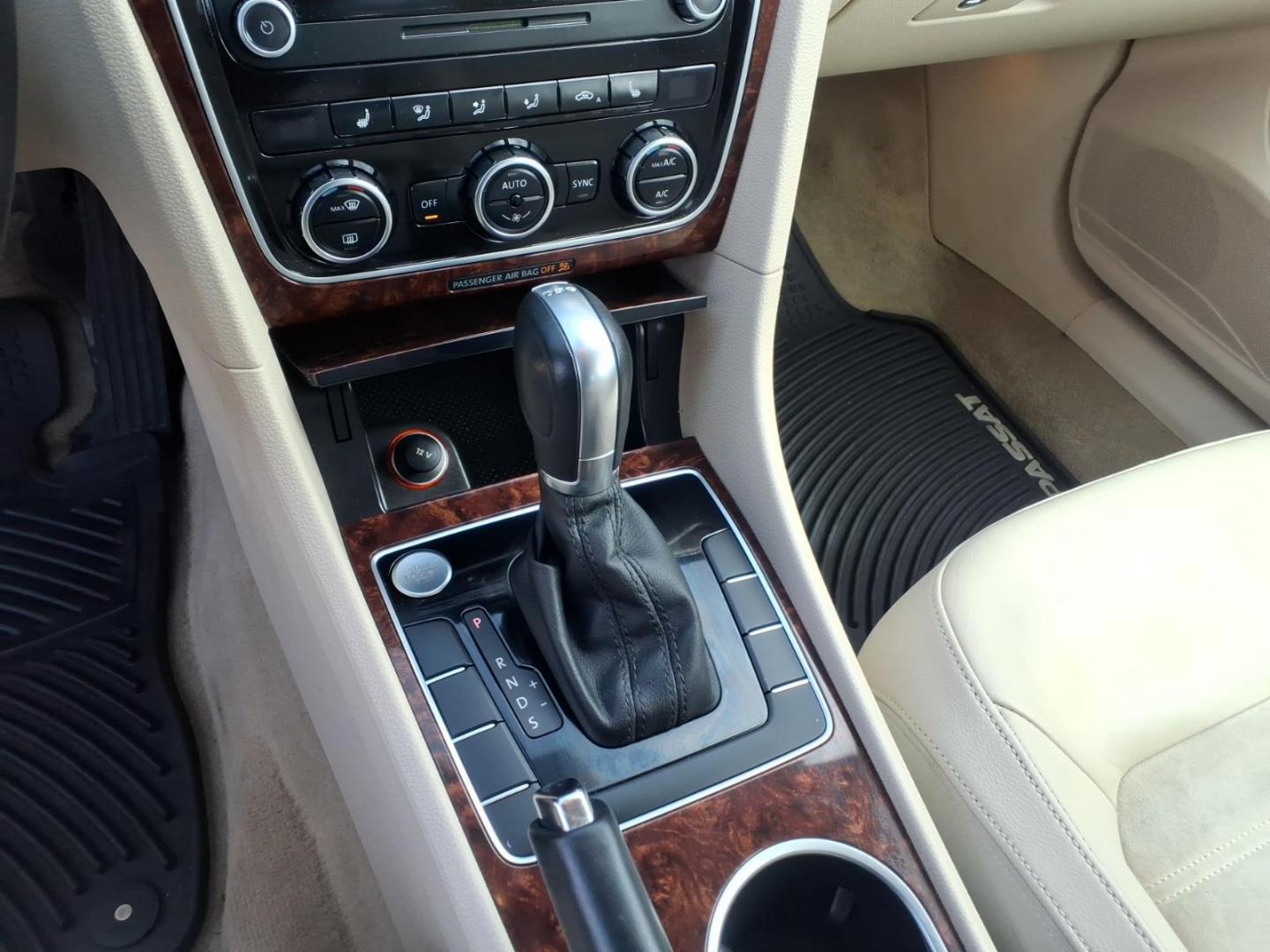 2013 Burgundy Volkswagen Passat TDI SEL Premium (1VWCN7A33DC) with an 2.0L 2.0L Diesel Turbo I4 140hp 236ft. lbs. Turbo Diesel engine, 6-Speed Double Clutch transmission, located at 50 Eastern Blvd., Essex, MD, 21221, (410) 686-3444, 39.304367, -76.484947 - Photo#17