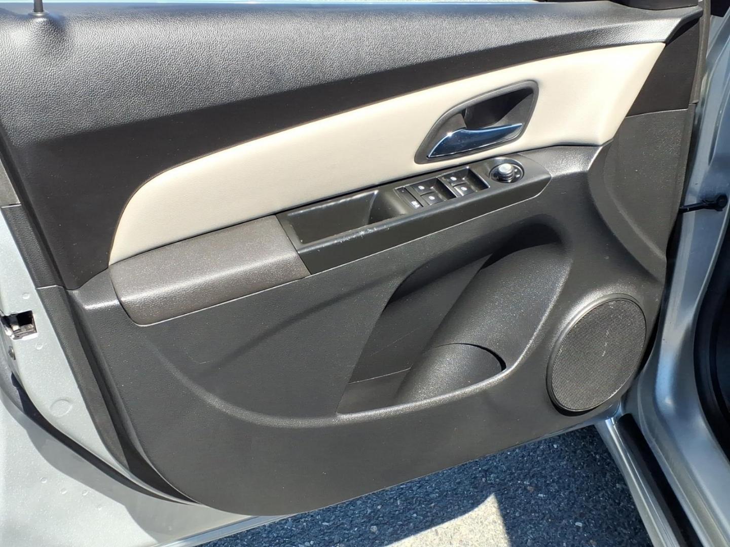 2013 Silver Chevrolet Cruze 1LT Auto (1G1PC5SBXD7) with an 1.4L Ecotec 1.4L Turbo I4 138hp 148ft. lbs. Sequential-Port F.I. engine, 6-Speed Shiftable Automatic transmission, located at 50 Eastern Blvd., Essex, MD, 21221, (410) 686-3444, 39.304367, -76.484947 - Photo#9