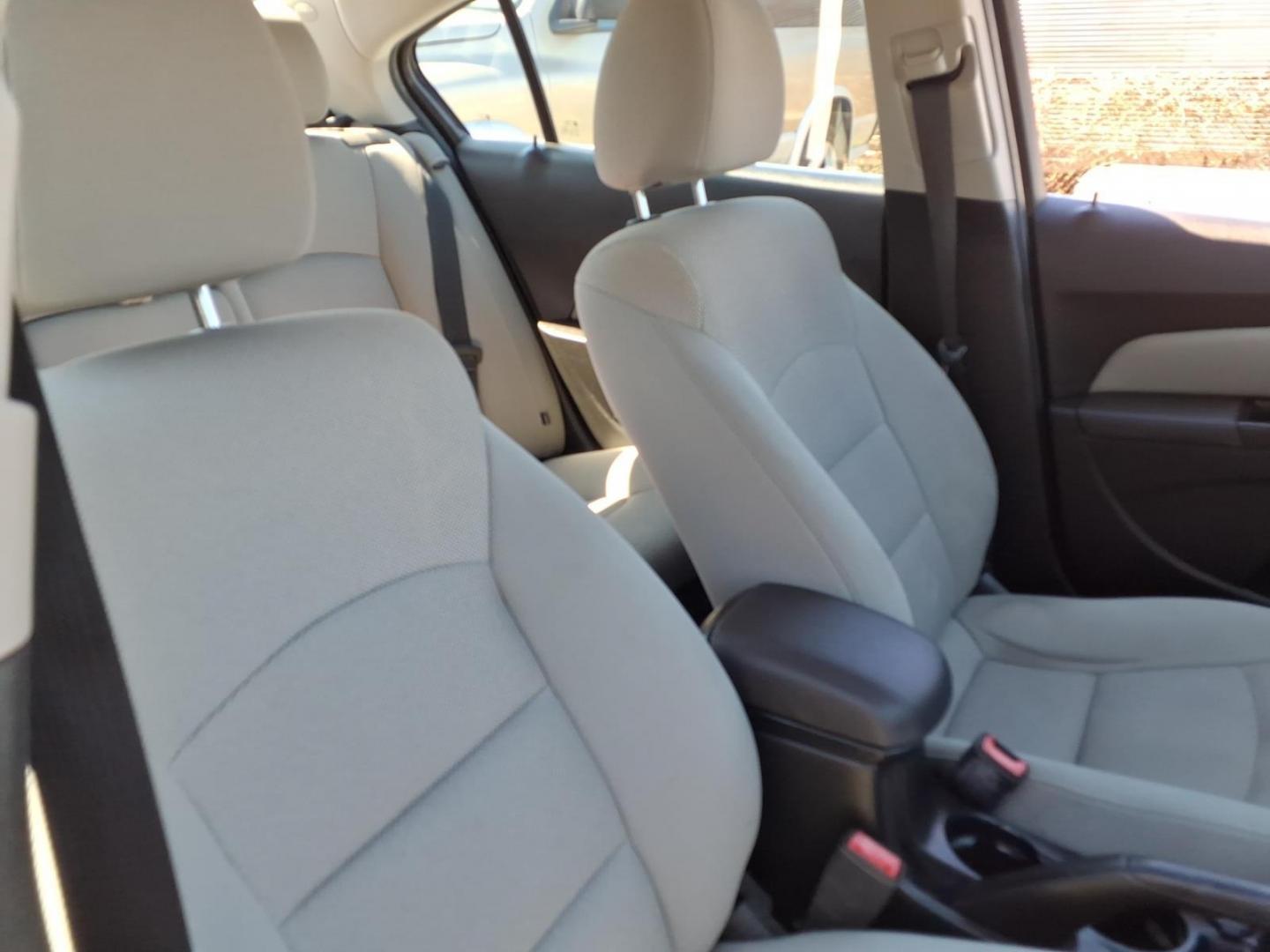 2013 Silver Chevrolet Cruze 1LT Auto (1G1PC5SBXD7) with an 1.4L Ecotec 1.4L Turbo I4 138hp 148ft. lbs. Sequential-Port F.I. engine, 6-Speed Shiftable Automatic transmission, located at 50 Eastern Blvd., Essex, MD, 21221, (410) 686-3444, 39.304367, -76.484947 - Photo#15