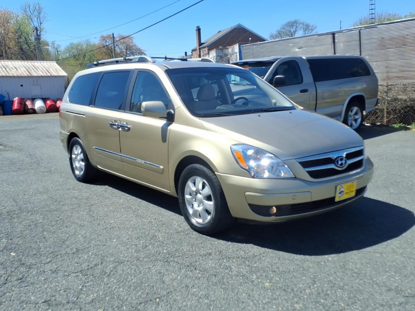 2007 Gold Hyundai Entourage GLS (KNDMC233876) with an 3.8L 3.8L V6 double overhead camshaft 24V Sequential-Port F.I. engine, 5-Speed Shiftable Automatic transmission, located at 50 Eastern Blvd., Essex, MD, 21221, (410) 686-3444, 39.304367, -76.484947 - Photo#5
