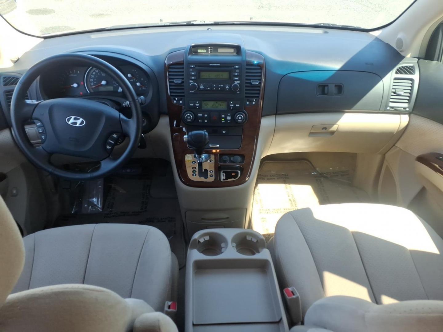 2007 Gold Hyundai Entourage GLS (KNDMC233876) with an 3.8L 3.8L V6 double overhead camshaft 24V Sequential-Port F.I. engine, 5-Speed Shiftable Automatic transmission, located at 50 Eastern Blvd., Essex, MD, 21221, (410) 686-3444, 39.304367, -76.484947 - Photo#12