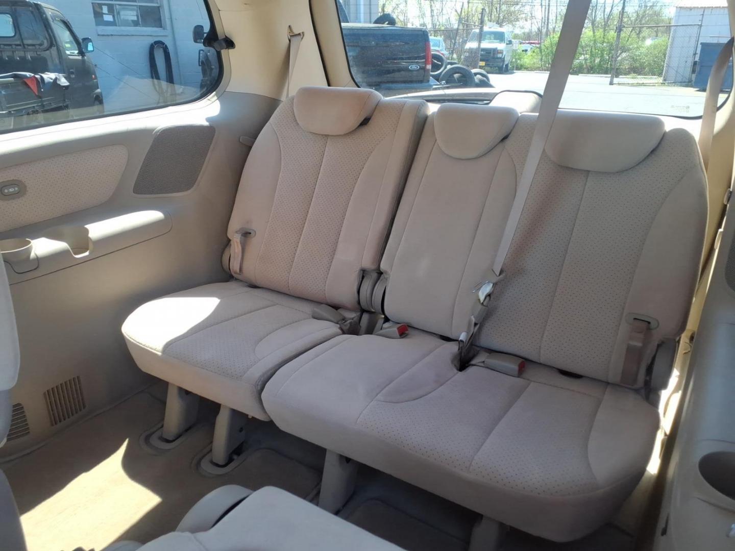 2007 Gold Hyundai Entourage GLS (KNDMC233876) with an 3.8L 3.8L V6 double overhead camshaft 24V Sequential-Port F.I. engine, 5-Speed Shiftable Automatic transmission, located at 50 Eastern Blvd., Essex, MD, 21221, (410) 686-3444, 39.304367, -76.484947 - Photo#13