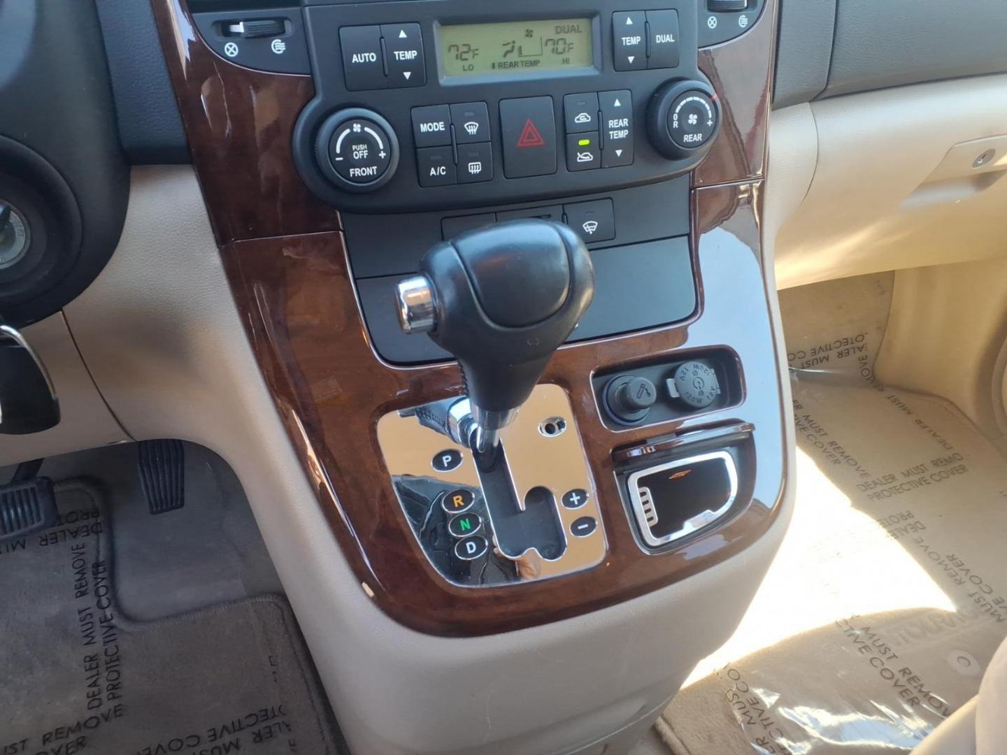 2007 Gold Hyundai Entourage GLS (KNDMC233876) with an 3.8L 3.8L V6 double overhead camshaft 24V Sequential-Port F.I. engine, 5-Speed Shiftable Automatic transmission, located at 50 Eastern Blvd., Essex, MD, 21221, (410) 686-3444, 39.304367, -76.484947 - Photo#18