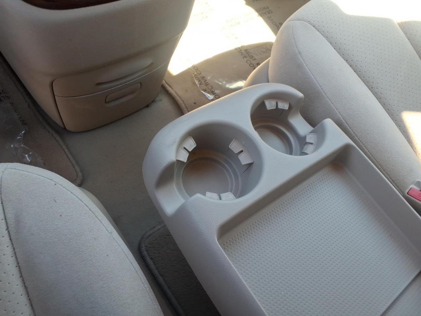 2007 Gold Hyundai Entourage GLS (KNDMC233876) with an 3.8L 3.8L V6 double overhead camshaft 24V Sequential-Port F.I. engine, 5-Speed Shiftable Automatic transmission, located at 50 Eastern Blvd., Essex, MD, 21221, (410) 686-3444, 39.304367, -76.484947 - Photo#19