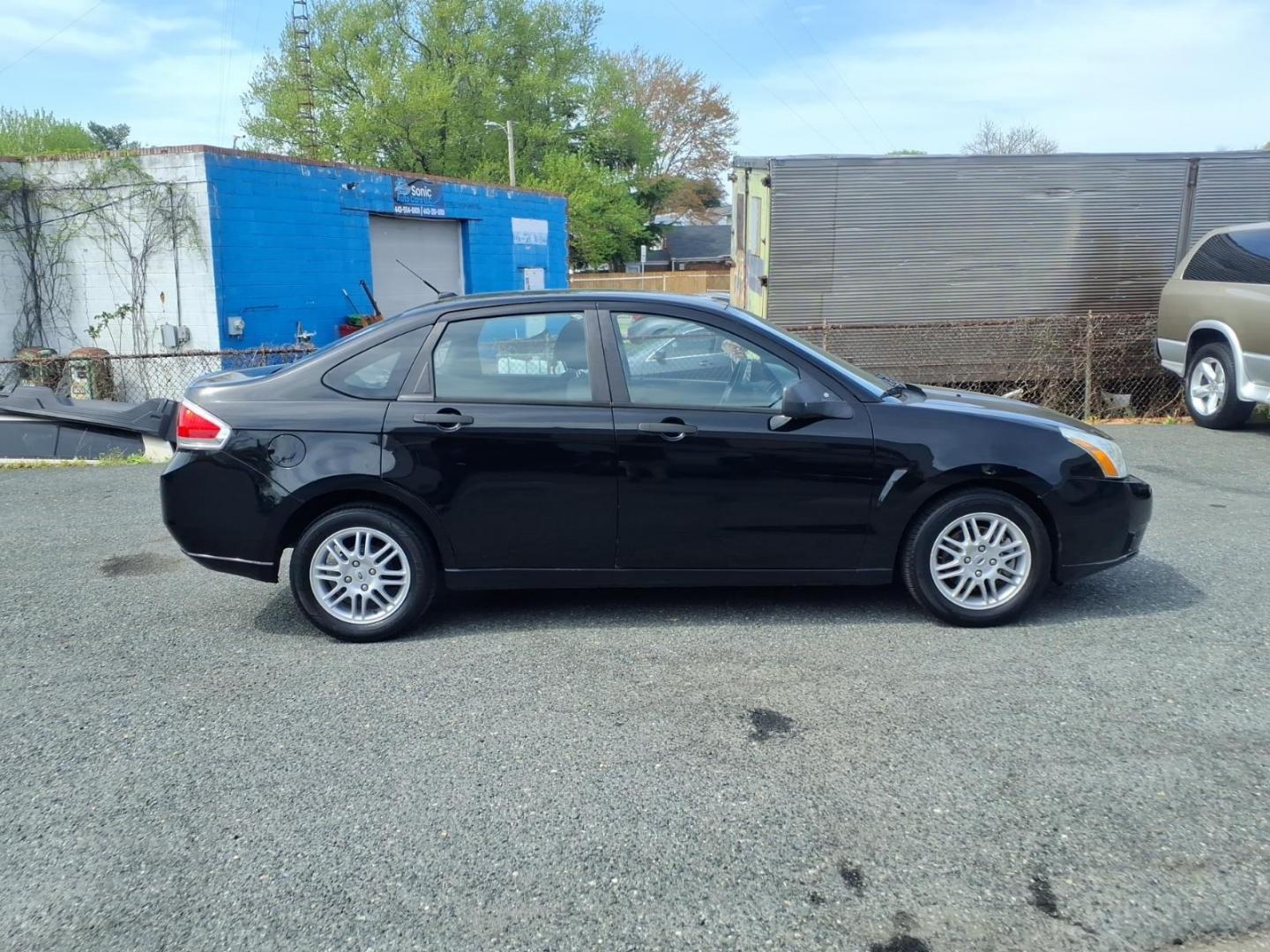 2011 Black Ford Focus SE (1FAHP3FN6BW) with an 2.0L 4 Cylinder Sequential-Port F.I. engine, Automatic transmission, located at 50 Eastern Blvd., Essex, MD, 21221, (410) 686-3444, 39.304367, -76.484947 - Photo#5