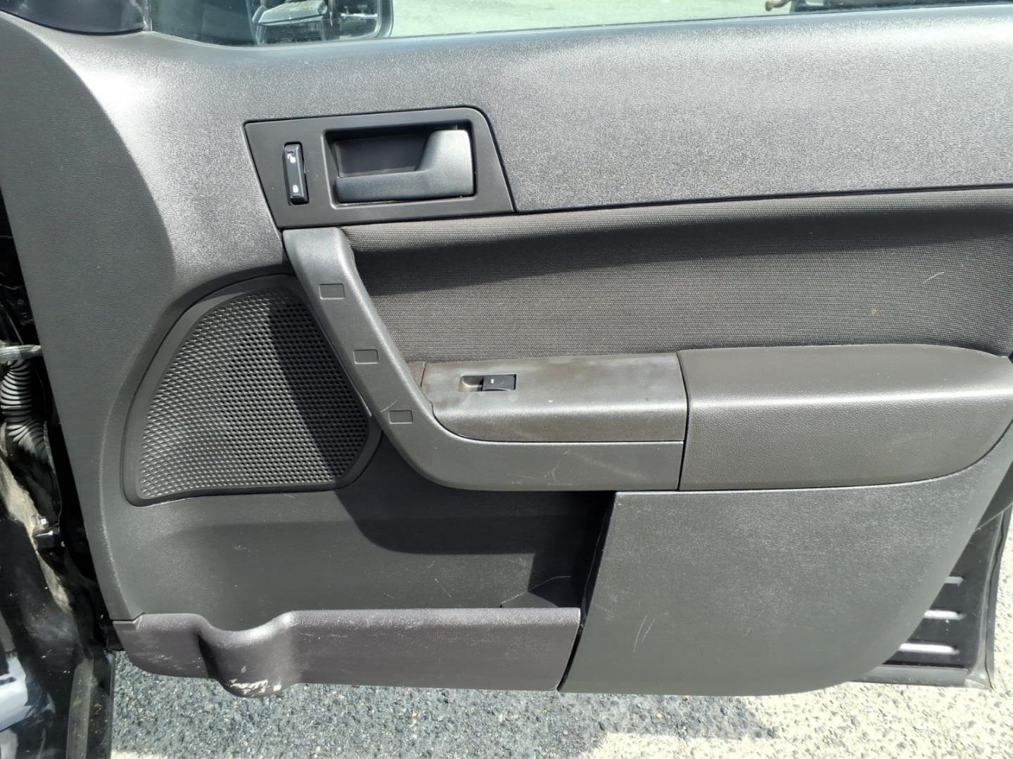 2011 Black Ford Focus SE (1FAHP3FN6BW) with an 2.0L 4 Cylinder Sequential-Port F.I. engine, Automatic transmission, located at 50 Eastern Blvd., Essex, MD, 21221, (410) 686-3444, 39.304367, -76.484947 - Photo#15