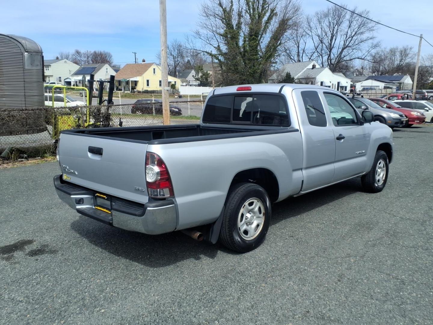 2011 Silver Toyota Tacoma Base (5TFTX4CN7BX) with an 2.7L 2.7L I4 159hp 180ft. lbs. Fuel Injected engine, 4-Speed Automatic transmission, located at 50 Eastern Blvd., Essex, MD, 21221, (410) 686-3444, 39.304367, -76.484947 - Photo#4