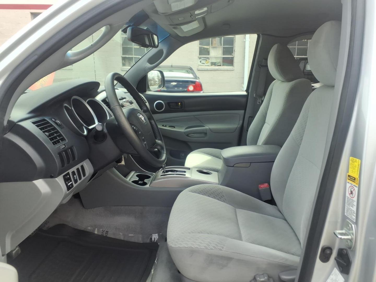 2011 Silver Toyota Tacoma Base (5TFTX4CN7BX) with an 2.7L 2.7L I4 159hp 180ft. lbs. Fuel Injected engine, 4-Speed Automatic transmission, located at 50 Eastern Blvd., Essex, MD, 21221, (410) 686-3444, 39.304367, -76.484947 - Photo#7