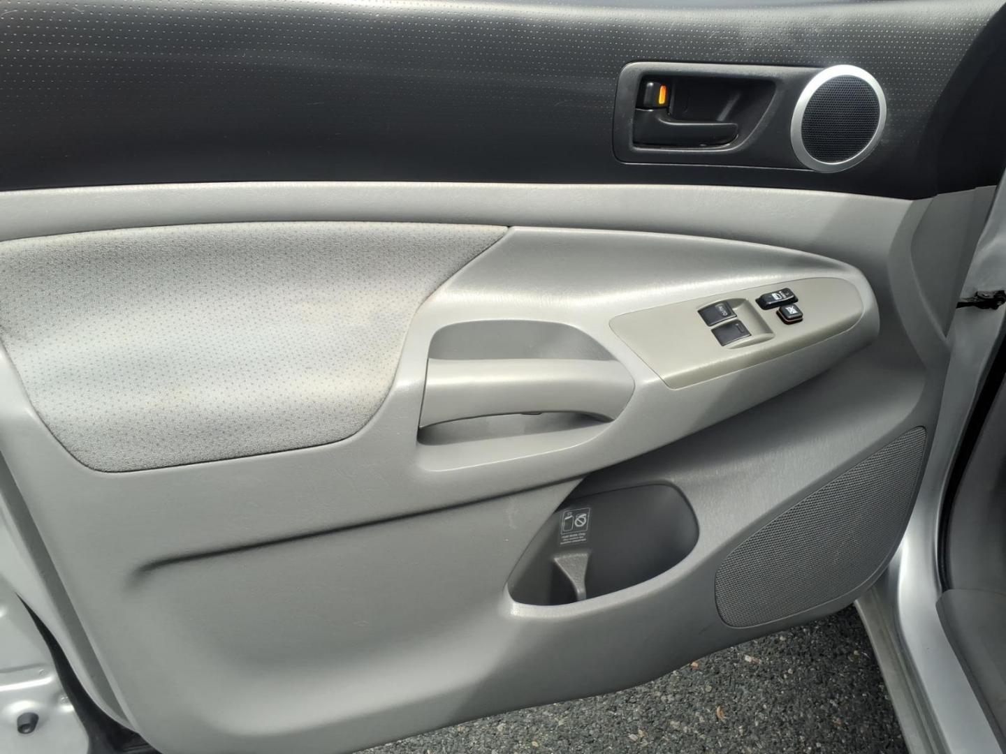 2011 Silver Toyota Tacoma Base (5TFTX4CN7BX) with an 2.7L 2.7L I4 159hp 180ft. lbs. Fuel Injected engine, 4-Speed Automatic transmission, located at 50 Eastern Blvd., Essex, MD, 21221, (410) 686-3444, 39.304367, -76.484947 - Photo#9