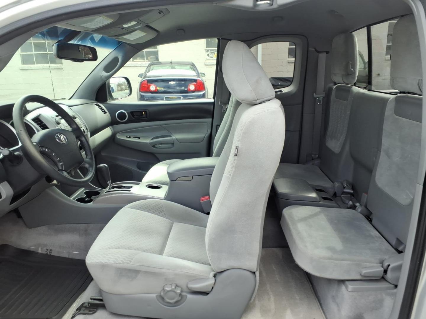 2011 Silver Toyota Tacoma Base (5TFTX4CN7BX) with an 2.7L 2.7L I4 159hp 180ft. lbs. Fuel Injected engine, 4-Speed Automatic transmission, located at 50 Eastern Blvd., Essex, MD, 21221, (410) 686-3444, 39.304367, -76.484947 - Photo#10