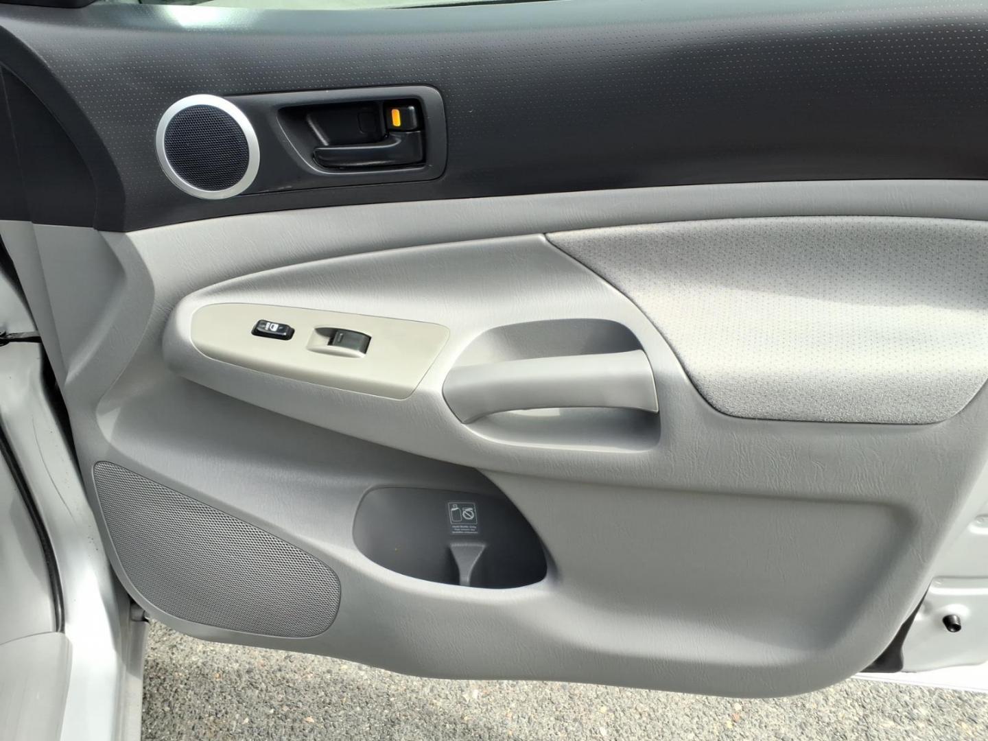 2011 Silver Toyota Tacoma Base (5TFTX4CN7BX) with an 2.7L 2.7L I4 159hp 180ft. lbs. Fuel Injected engine, 4-Speed Automatic transmission, located at 50 Eastern Blvd., Essex, MD, 21221, (410) 686-3444, 39.304367, -76.484947 - Photo#12