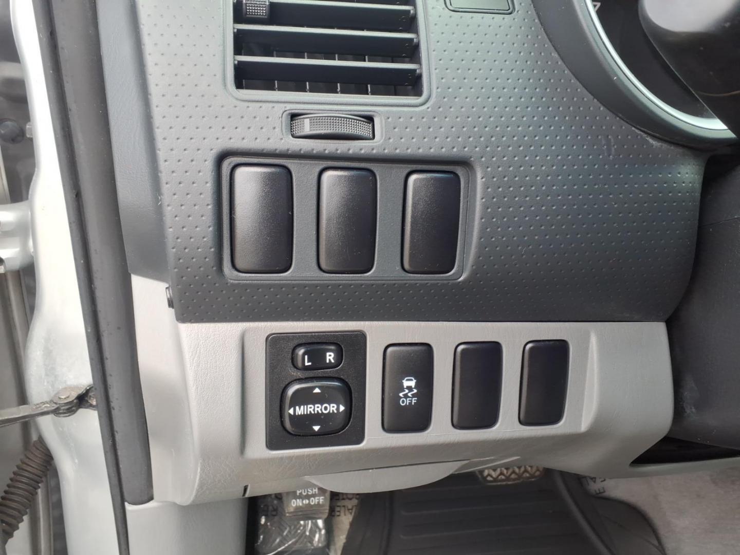 2011 Silver Toyota Tacoma Base (5TFTX4CN7BX) with an 2.7L 2.7L I4 159hp 180ft. lbs. Fuel Injected engine, 4-Speed Automatic transmission, located at 50 Eastern Blvd., Essex, MD, 21221, (410) 686-3444, 39.304367, -76.484947 - Photo#16