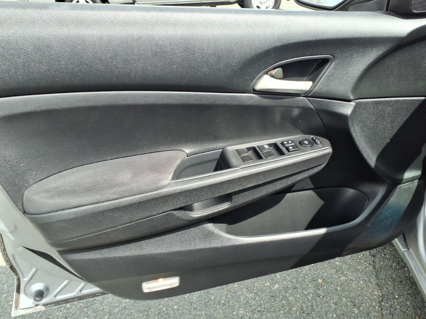 2010 Silver Honda Accord LX (1HGCP2F30AA) with an 2.4L 2.4L I4 177hp 161ft. lbs. Sequential-Port F.I. engine, 5-Speed Automatic transmission, located at 50 Eastern Blvd., Essex, MD, 21221, (410) 686-3444, 39.304367, -76.484947 - Photo#9