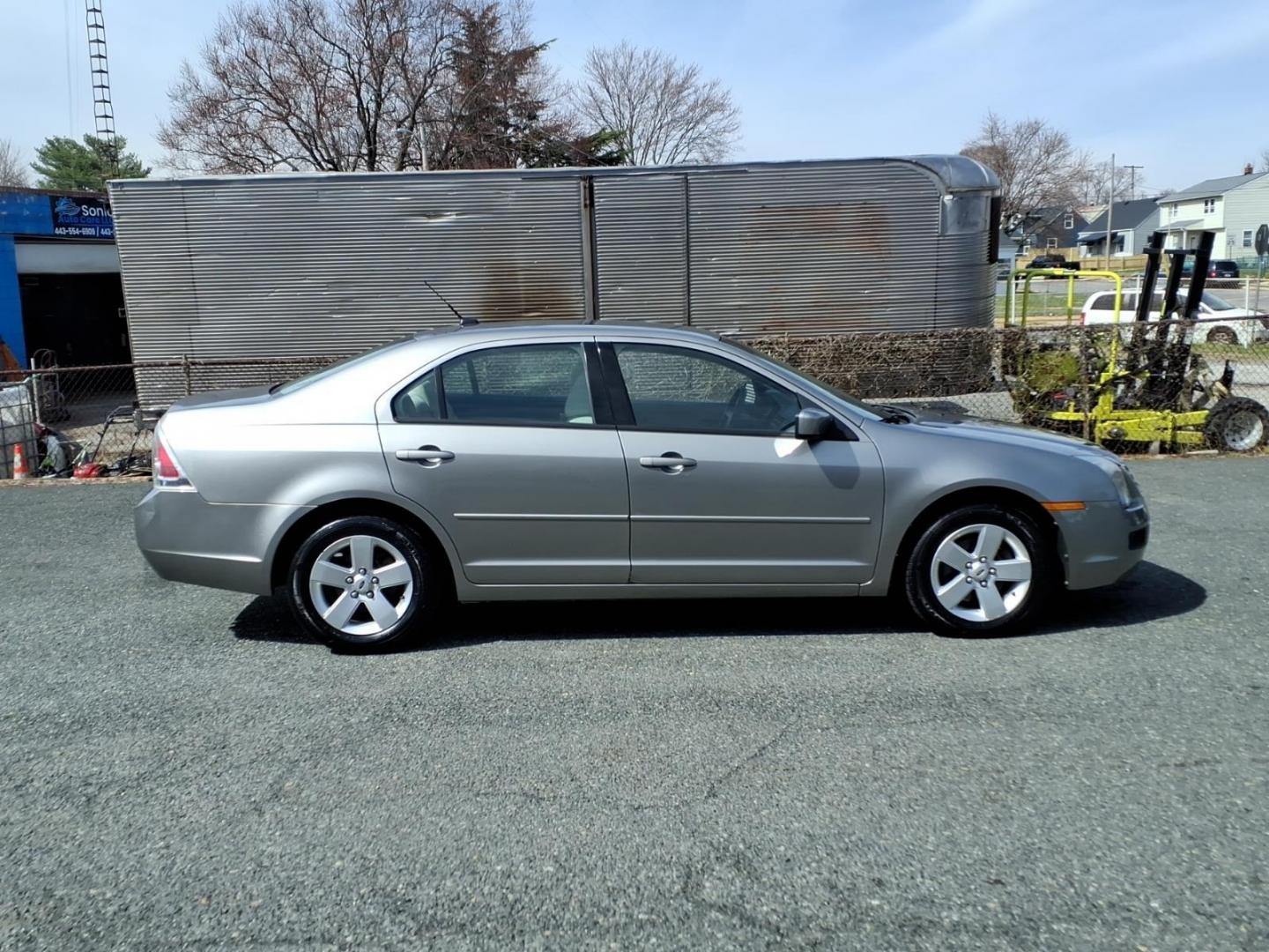 2009 Brown Ford Fusion (3FAHP07Z09R) with an 2.3L 4 Cylinder Sequential-Port F.I. engine, Automatic transmission, located at 50 Eastern Blvd., Essex, MD, 21221, (410) 686-3444, 39.304367, -76.484947 - Photo#3