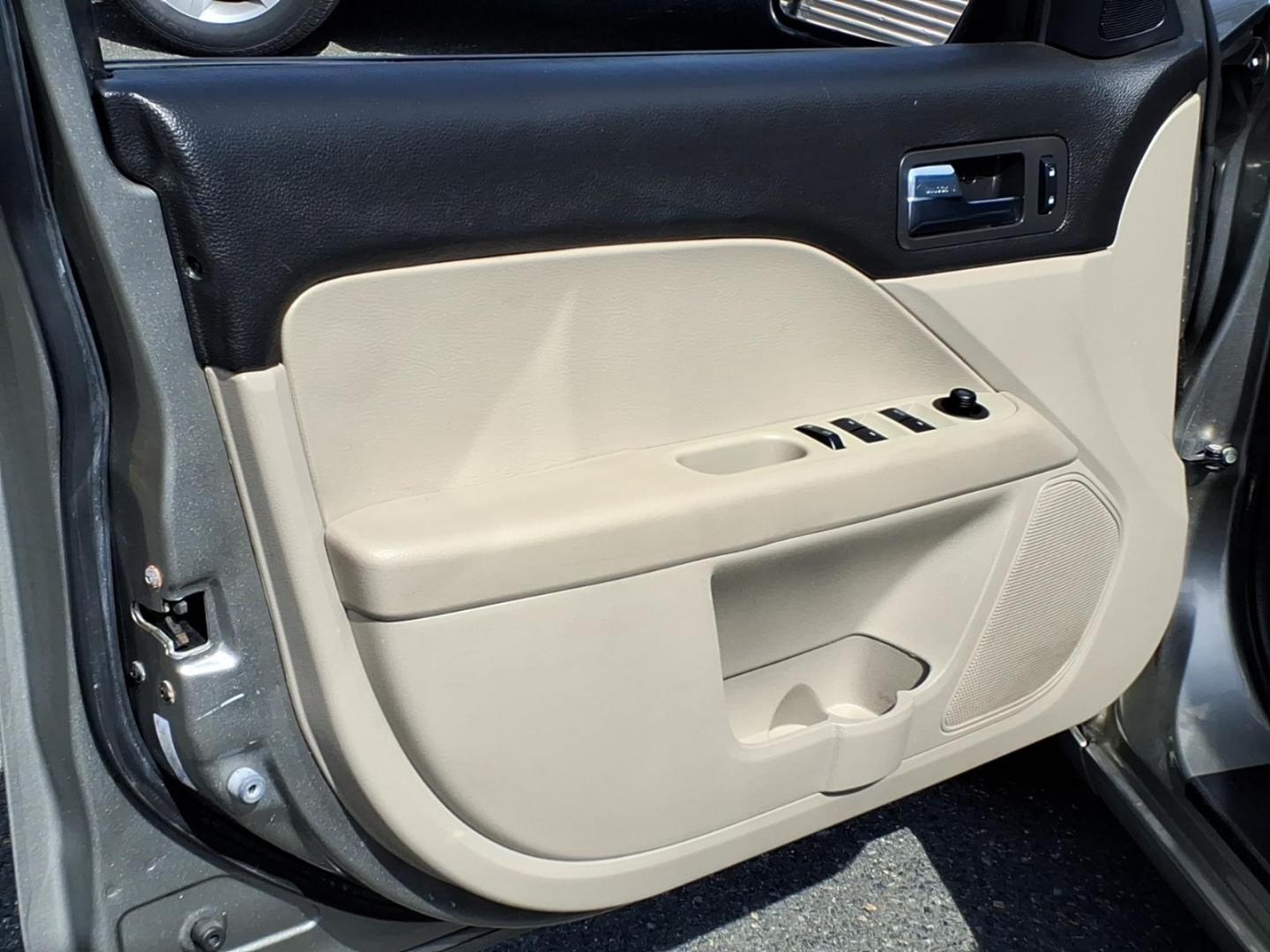 2009 Brown Ford Fusion (3FAHP07Z09R) with an 2.3L 4 Cylinder Sequential-Port F.I. engine, Automatic transmission, located at 50 Eastern Blvd., Essex, MD, 21221, (410) 686-3444, 39.304367, -76.484947 - Photo#8