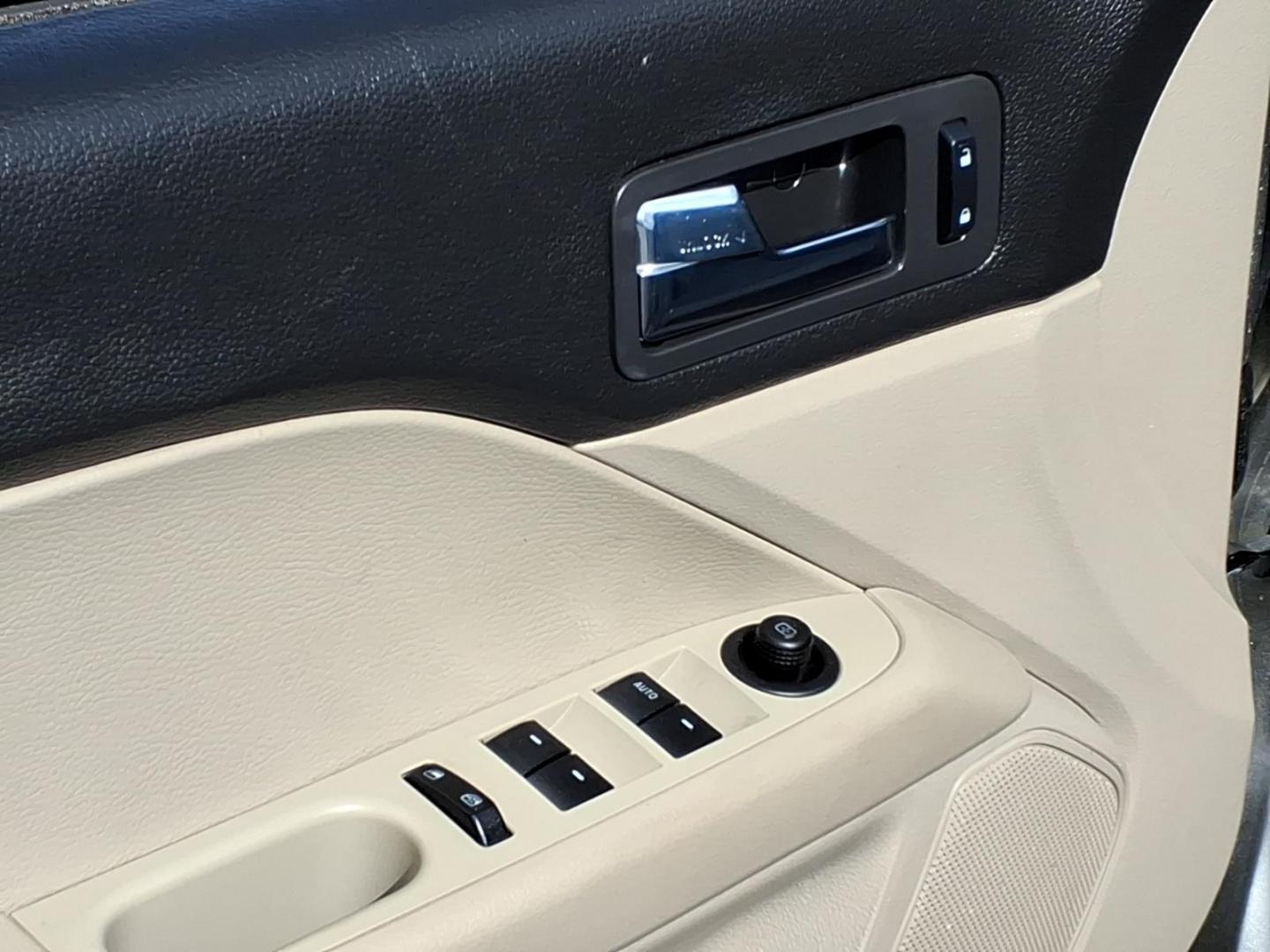 2009 Brown Ford Fusion (3FAHP07Z09R) with an 2.3L 4 Cylinder Sequential-Port F.I. engine, Automatic transmission, located at 50 Eastern Blvd., Essex, MD, 21221, (410) 686-3444, 39.304367, -76.484947 - Photo#17