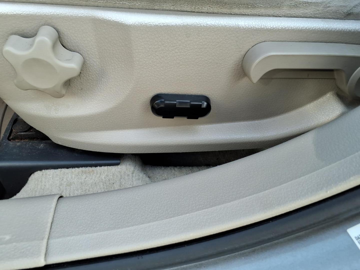 2009 Brown Ford Fusion (3FAHP07Z09R) with an 2.3L 4 Cylinder Sequential-Port F.I. engine, Automatic transmission, located at 50 Eastern Blvd., Essex, MD, 21221, (410) 686-3444, 39.304367, -76.484947 - Photo#18