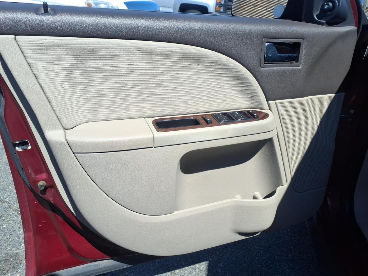 2008 Burgundy Ford Taurus SEL (1FAHP24W58G) with an 3.5L 3.5L V6 263hp 249ft. lbs. Sequential-Port F.I. engine, 6-Speed Automatic transmission, located at 50 Eastern Blvd., Essex, MD, 21221, (410) 686-3444, 39.304367, -76.484947 - Photo#10