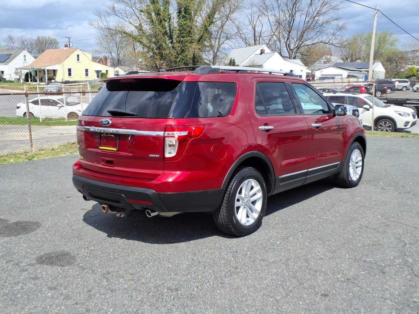 2014 Red Ford Explorer XLT (1FM5K8D88EG) with an 3.5L 3.5L V6 290hp 255ft. lbs. Sequential-Port F.I. engine, 6-Speed Shiftable Automatic transmission, located at 50 Eastern Blvd., Essex, MD, 21221, (410) 686-3444, 39.304367, -76.484947 - Photo#4