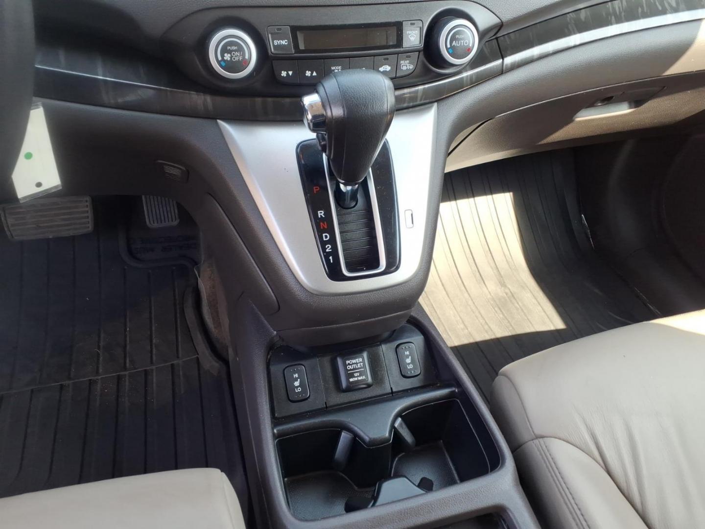 2013 Green Honda CR-V EX-L w/DVD (5J6RM4H75DL) with an 2.4L 2.4L I4 185hp 163ft. lbs. Sequential-Port F.I. engine, 5-Speed Automatic transmission, located at 50 Eastern Blvd., Essex, MD, 21221, (410) 686-3444, 39.304367, -76.484947 - Photo#18