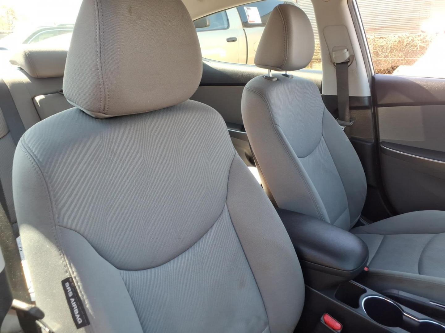 2013 Silver Hyundai ELANTRA GLS (KMHDH4AE5DU) with an 1.8L 4 Cylinder Sequential Fuel Injection engine, Automatic transmission, located at 50 Eastern Blvd., Essex, MD, 21221, (410) 686-3444, 39.304367, -76.484947 - Photo#14