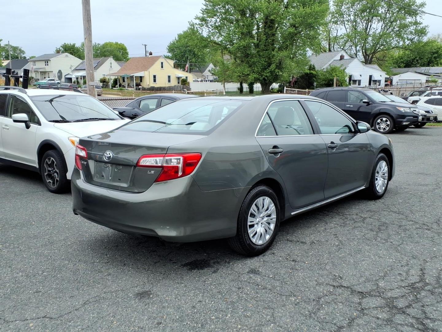 2014 Green Toyota Camry (4T4BF1FK3ER) with an 2.5L 4 Cylinder Sequential-Port F.I. engine, Automatic transmission, located at 50 Eastern Blvd., Essex, MD, 21221, (410) 686-3444, 39.304367, -76.484947 - Photo#3