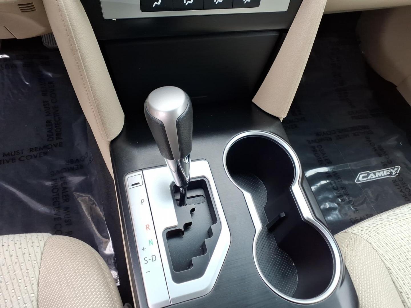 2014 Green Toyota Camry (4T4BF1FK3ER) with an 2.5L 4 Cylinder Sequential-Port F.I. engine, Automatic transmission, located at 50 Eastern Blvd., Essex, MD, 21221, (410) 686-3444, 39.304367, -76.484947 - Photo#17