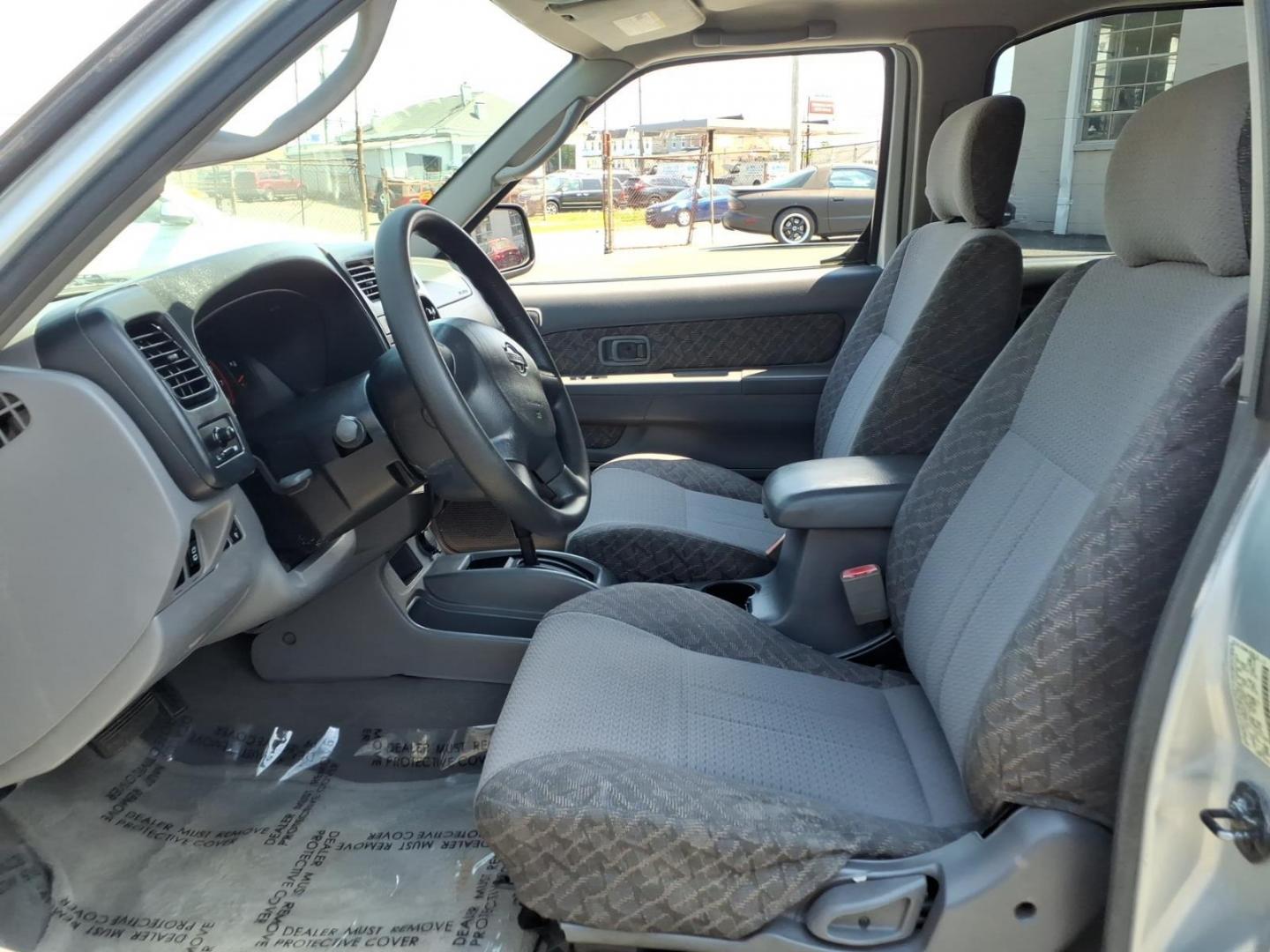 2001 Silver Nissan Xterra SE (5N1ED28T71C) with an 3.3L 6 Cylinder Fuel Injected engine, Automatic transmission, located at 50 Eastern Blvd., Essex, MD, 21221, (410) 686-3444, 39.304367, -76.484947 - Photo#8