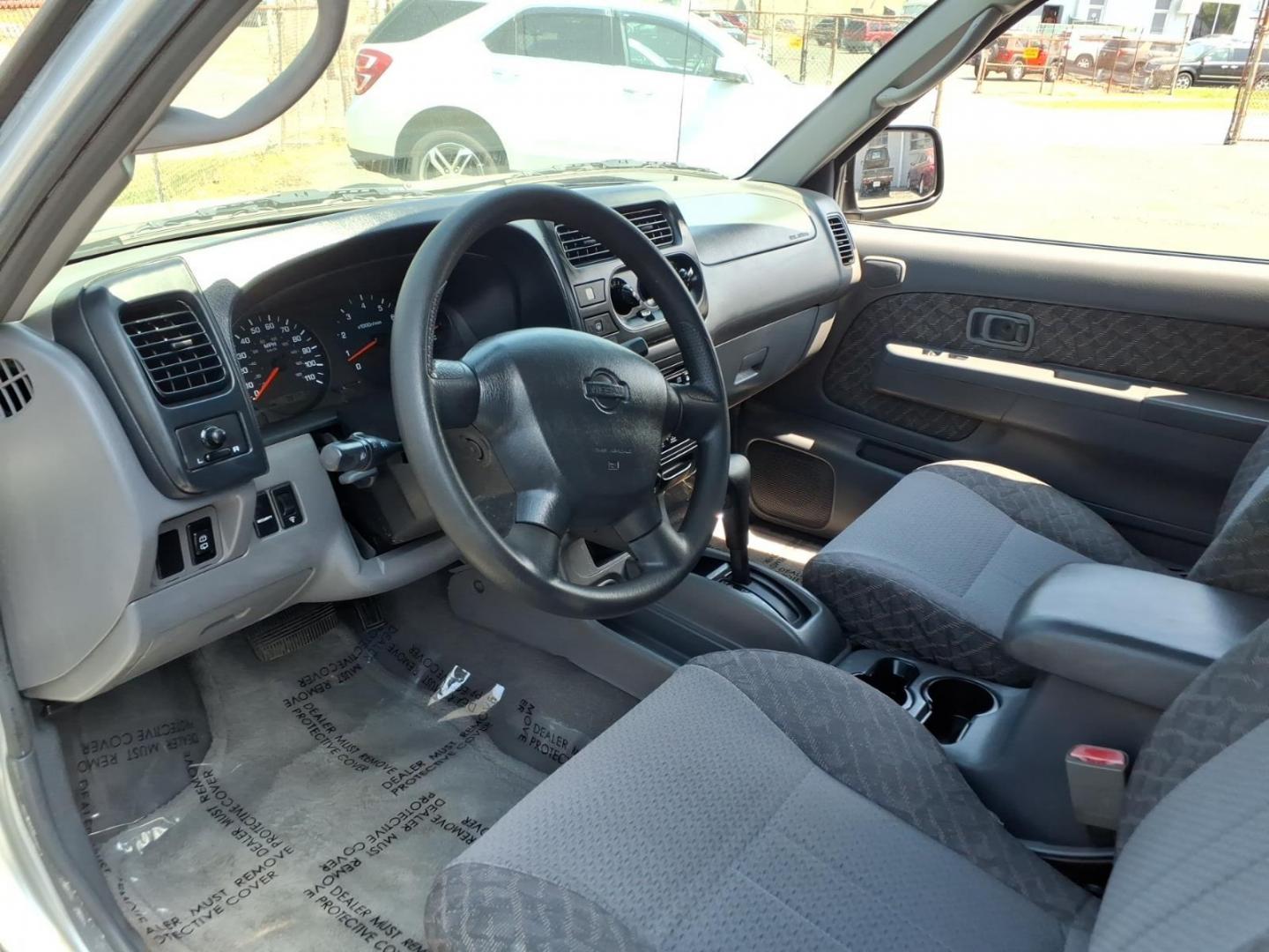 2001 Silver Nissan Xterra SE (5N1ED28T71C) with an 3.3L 6 Cylinder Fuel Injected engine, Automatic transmission, located at 50 Eastern Blvd., Essex, MD, 21221, (410) 686-3444, 39.304367, -76.484947 - Photo#9