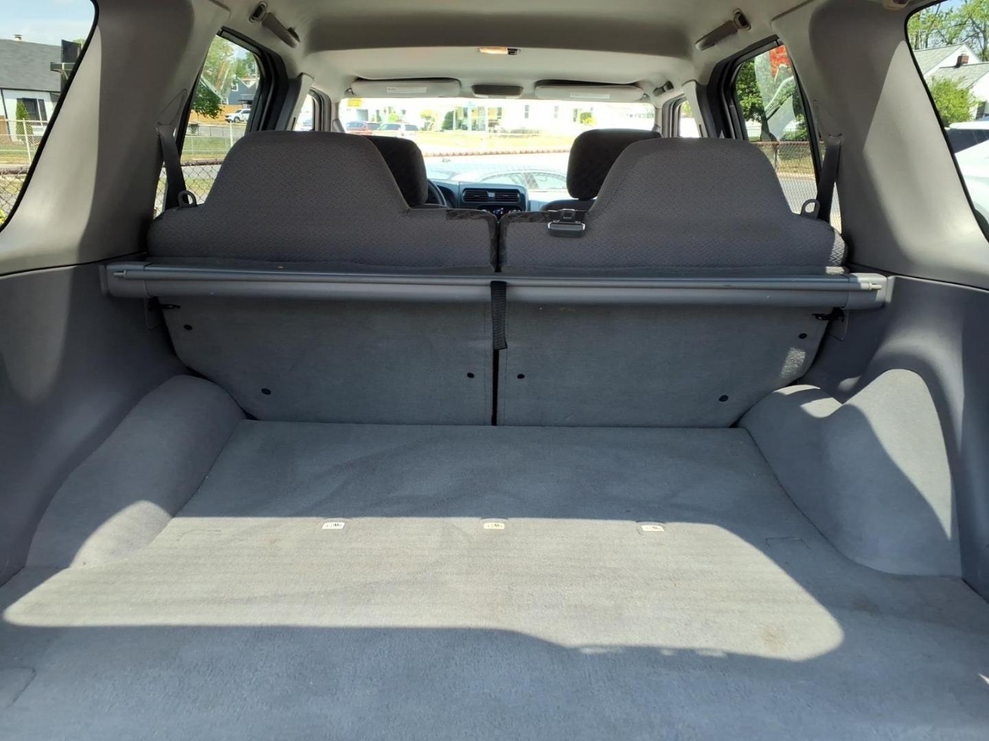 2001 Silver Nissan Xterra SE (5N1ED28T71C) with an 3.3L 6 Cylinder Fuel Injected engine, Automatic transmission, located at 50 Eastern Blvd., Essex, MD, 21221, (410) 686-3444, 39.304367, -76.484947 - Photo#13