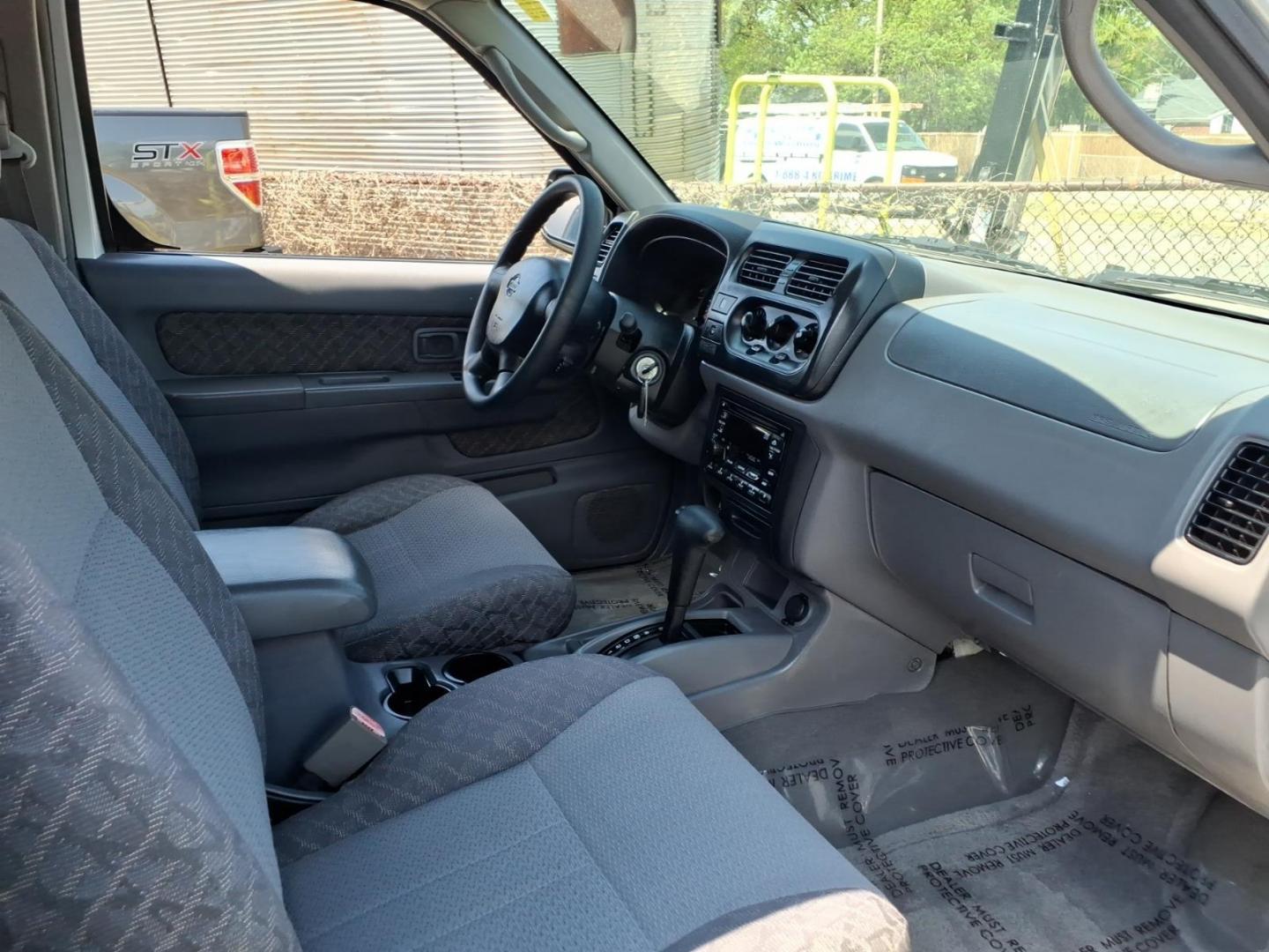 2001 Silver Nissan Xterra SE (5N1ED28T71C) with an 3.3L 6 Cylinder Fuel Injected engine, Automatic transmission, located at 50 Eastern Blvd., Essex, MD, 21221, (410) 686-3444, 39.304367, -76.484947 - Photo#14