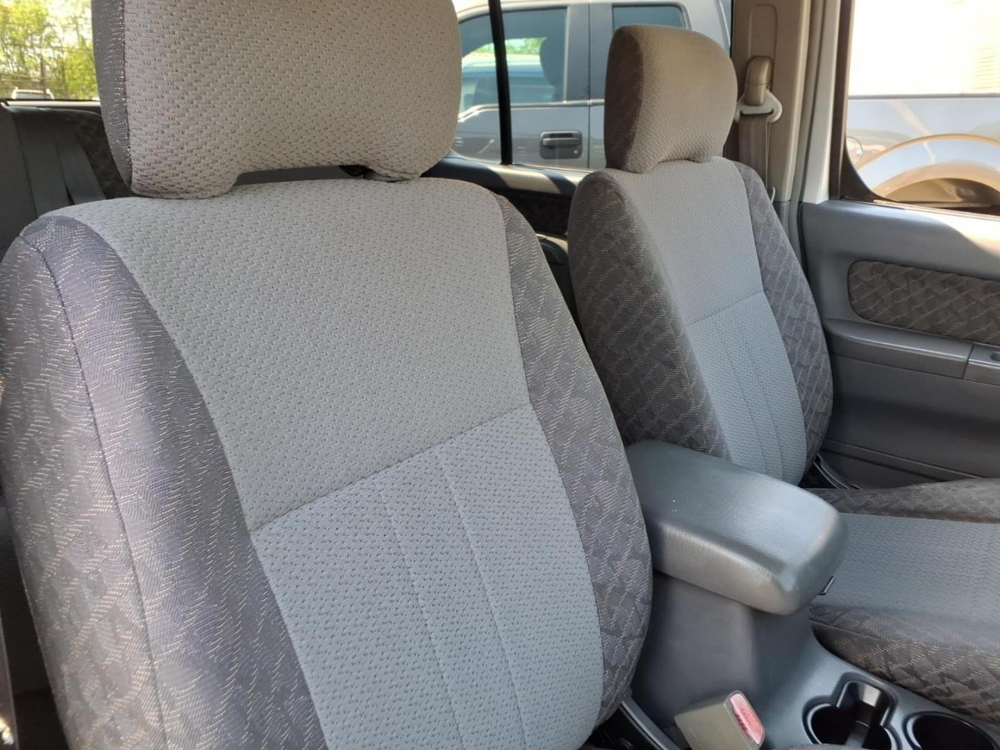 2001 Silver Nissan Xterra SE (5N1ED28T71C) with an 3.3L 6 Cylinder Fuel Injected engine, Automatic transmission, located at 50 Eastern Blvd., Essex, MD, 21221, (410) 686-3444, 39.304367, -76.484947 - Photo#15