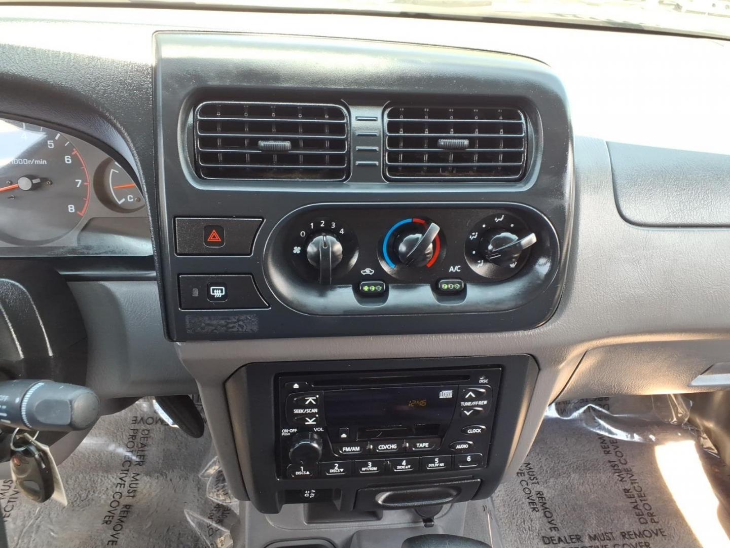2001 Silver Nissan Xterra SE (5N1ED28T71C) with an 3.3L 6 Cylinder Fuel Injected engine, Automatic transmission, located at 50 Eastern Blvd., Essex, MD, 21221, (410) 686-3444, 39.304367, -76.484947 - Photo#17
