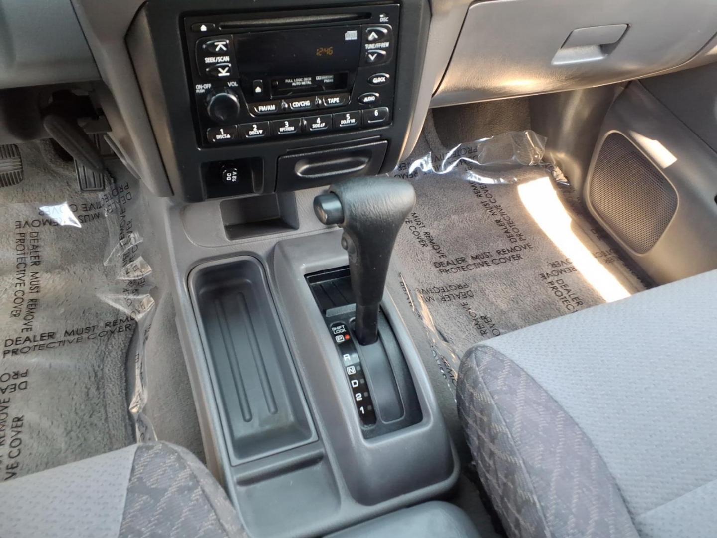 2001 Silver Nissan Xterra SE (5N1ED28T71C) with an 3.3L 6 Cylinder Fuel Injected engine, Automatic transmission, located at 50 Eastern Blvd., Essex, MD, 21221, (410) 686-3444, 39.304367, -76.484947 - Photo#18