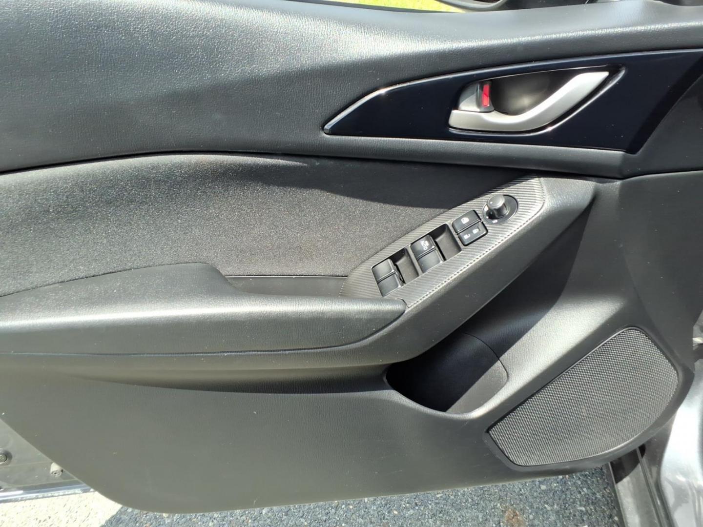 2014 Blue Mazda Mazda3 i Sport (JM1BM1U7XE1) with an 2.0L 4 Cylinder Fuel Injected engine, Automatic transmission, located at 50 Eastern Blvd., Essex, MD, 21221, (410) 686-3444, 39.304367, -76.484947- Photo#8