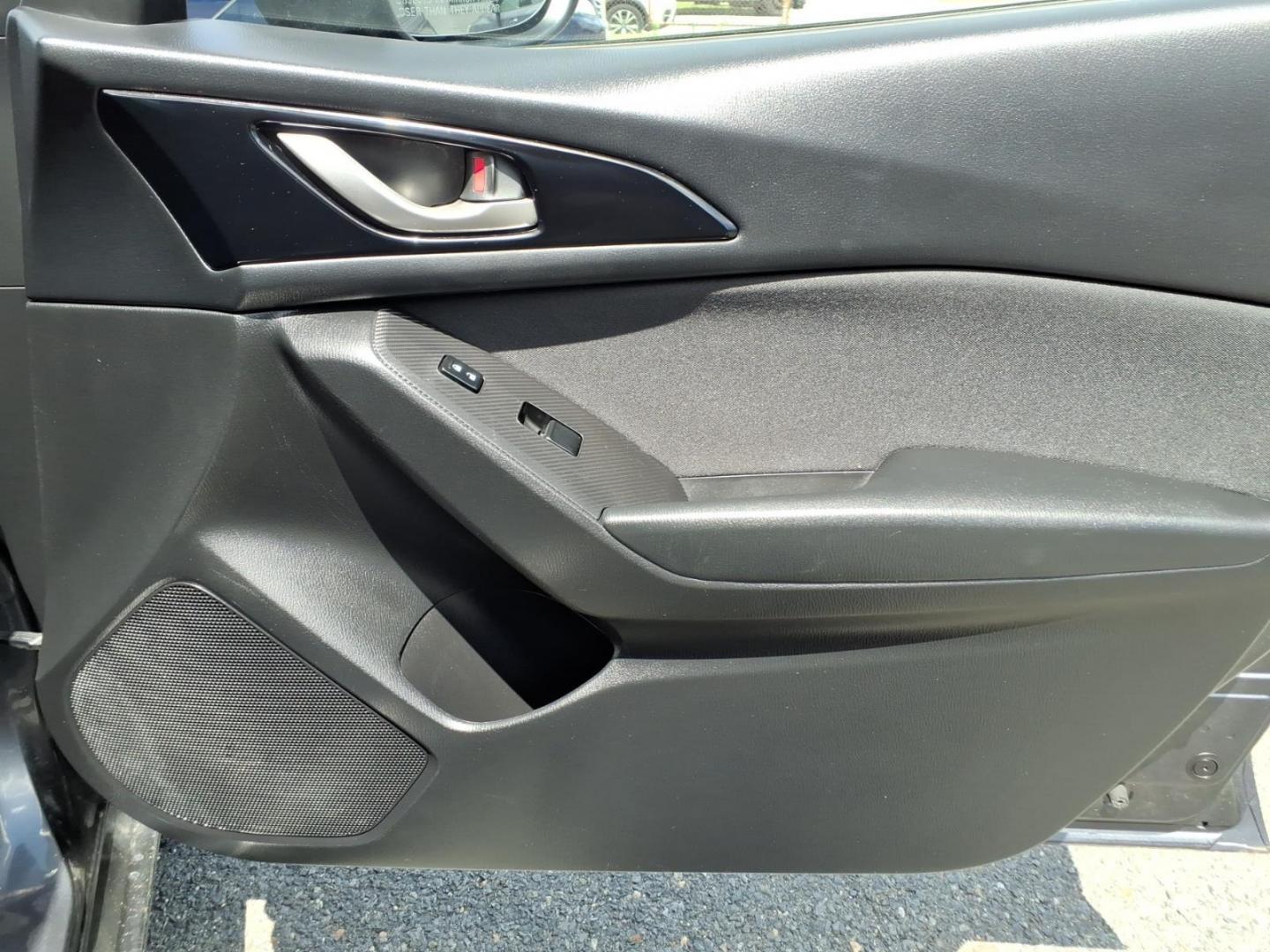 2014 Blue Mazda Mazda3 i Sport (JM1BM1U7XE1) with an 2.0L 4 Cylinder Fuel Injected engine, Automatic transmission, located at 50 Eastern Blvd., Essex, MD, 21221, (410) 686-3444, 39.304367, -76.484947- Photo#14