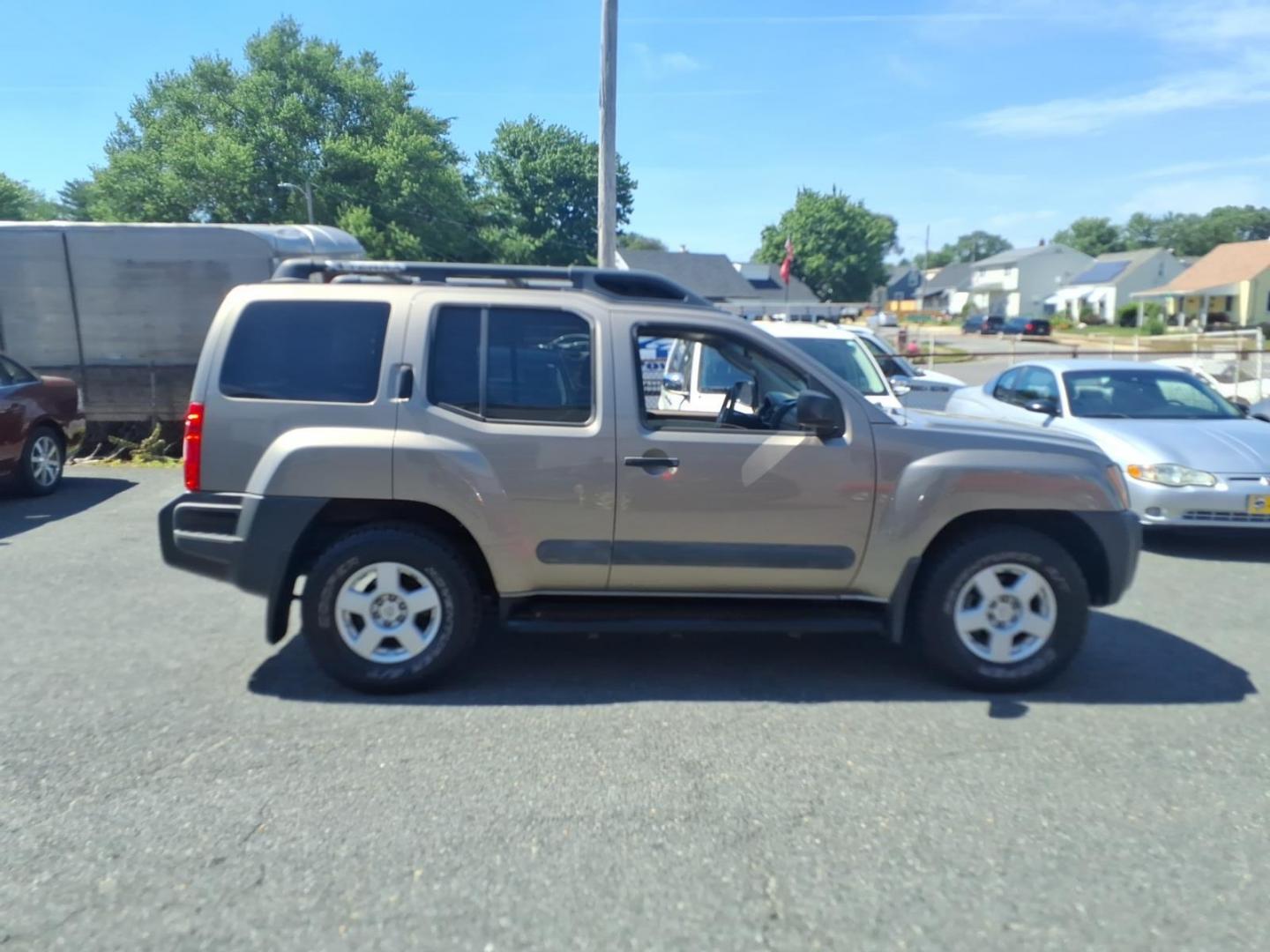 2005 Brown Nissan Xterra SE (5N1AN08U55C) with an 4.0L 4.0L NA V6 double overhead cam (DOHC) 24V Fuel Injected engine, 5-Speed Automatic transmission, located at 50 Eastern Blvd., Essex, MD, 21221, (410) 686-3444, 39.304367, -76.484947 - Photo#4