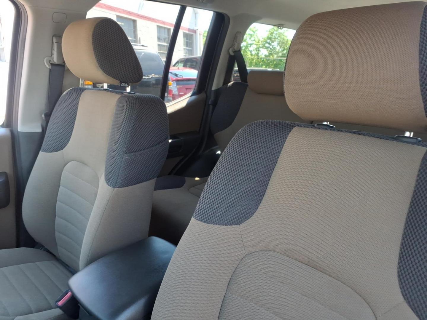 2005 Brown Nissan Xterra SE (5N1AN08U55C) with an 4.0L 4.0L NA V6 double overhead cam (DOHC) 24V Fuel Injected engine, 5-Speed Automatic transmission, located at 50 Eastern Blvd., Essex, MD, 21221, (410) 686-3444, 39.304367, -76.484947 - Photo#8