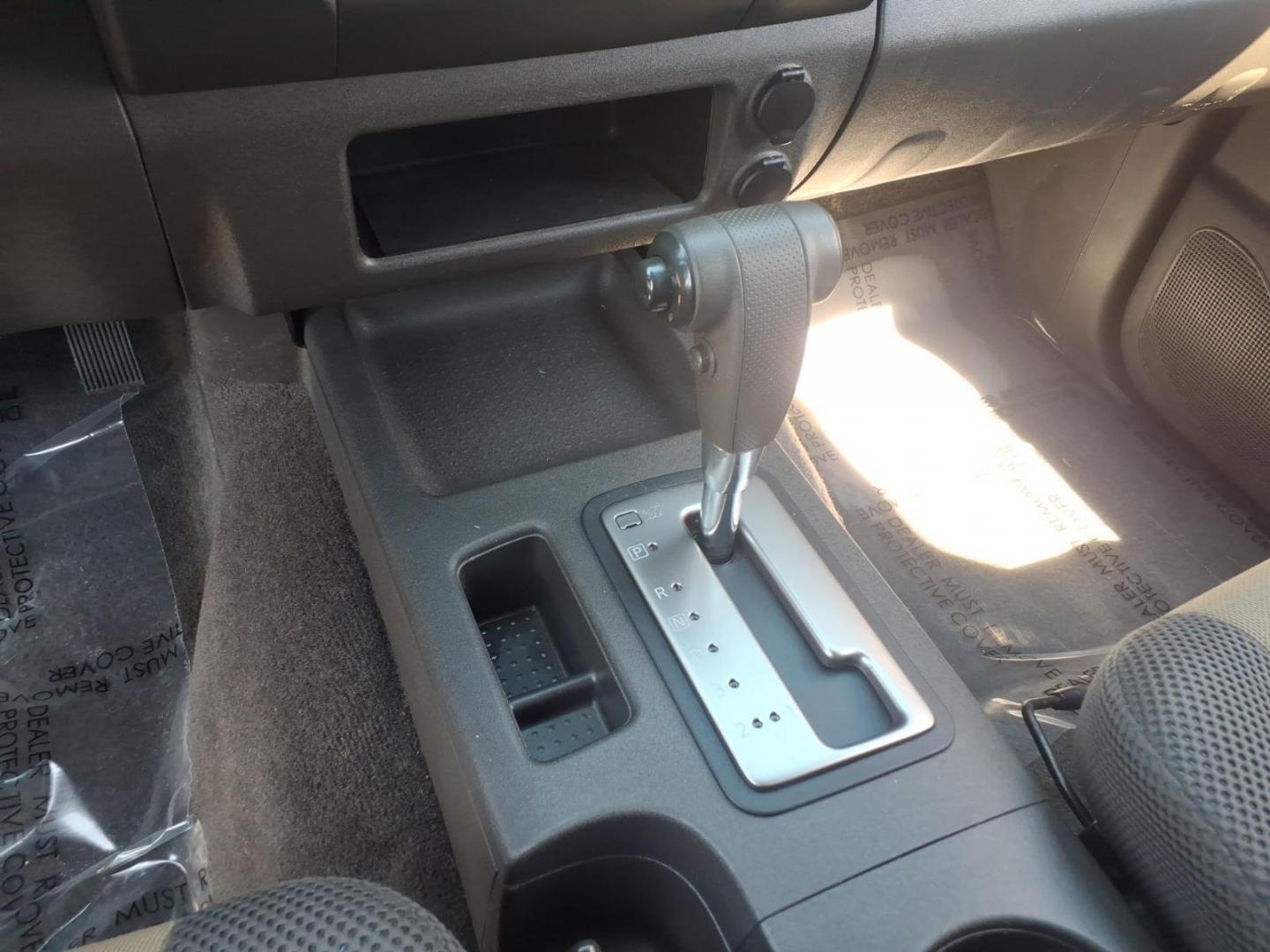 2005 Brown Nissan Xterra SE (5N1AN08U55C) with an 4.0L 4.0L NA V6 double overhead cam (DOHC) 24V Fuel Injected engine, 5-Speed Automatic transmission, located at 50 Eastern Blvd., Essex, MD, 21221, (410) 686-3444, 39.304367, -76.484947 - Photo#16