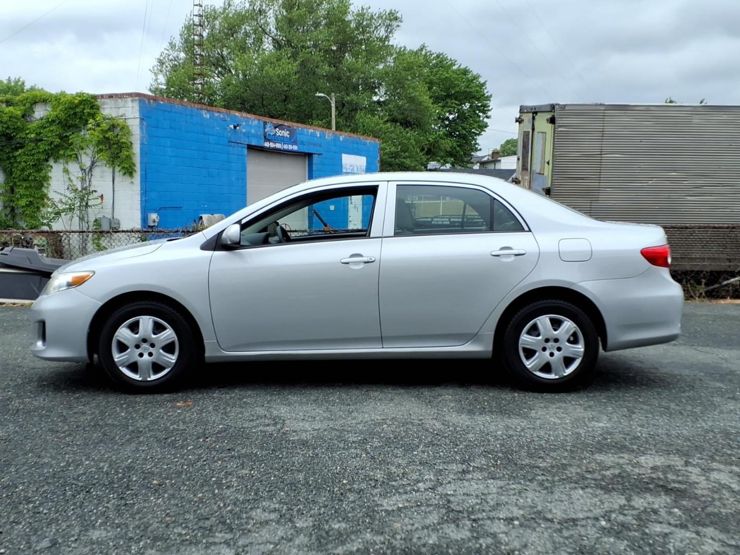 2013 Classic Silver Metallic Toyota Corolla S (2T1BU4EE0DC) with an 1.8L 1.8L I4 132hp 128ft. lbs. Sequential-Port F.I. engine, 4-Speed Automatic transmission, located at 50 Eastern Blvd., Essex, MD, 21221, (410) 686-3444, 39.304367, -76.484947 - Photo#1