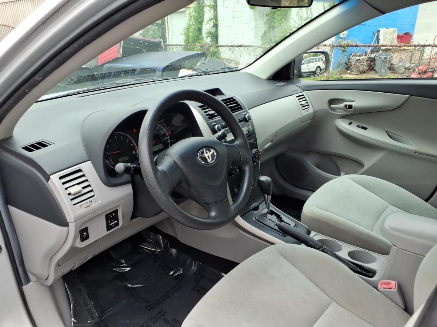 2013 Classic Silver Metallic Toyota Corolla S (2T1BU4EE0DC) with an 1.8L 1.8L I4 132hp 128ft. lbs. Sequential-Port F.I. engine, 4-Speed Automatic transmission, located at 50 Eastern Blvd., Essex, MD, 21221, (410) 686-3444, 39.304367, -76.484947 - Photo#5
