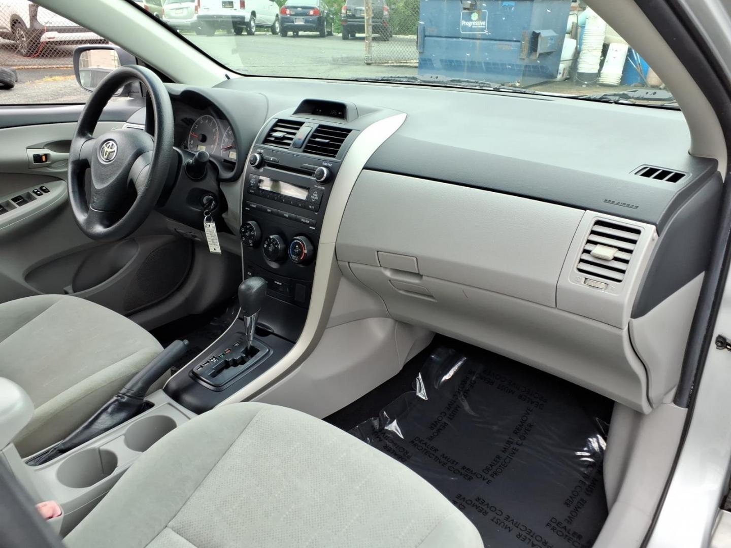 2013 Classic Silver Metallic Toyota Corolla S (2T1BU4EE0DC) with an 1.8L 1.8L I4 132hp 128ft. lbs. Sequential-Port F.I. engine, 4-Speed Automatic transmission, located at 50 Eastern Blvd., Essex, MD, 21221, (410) 686-3444, 39.304367, -76.484947 - Photo#10