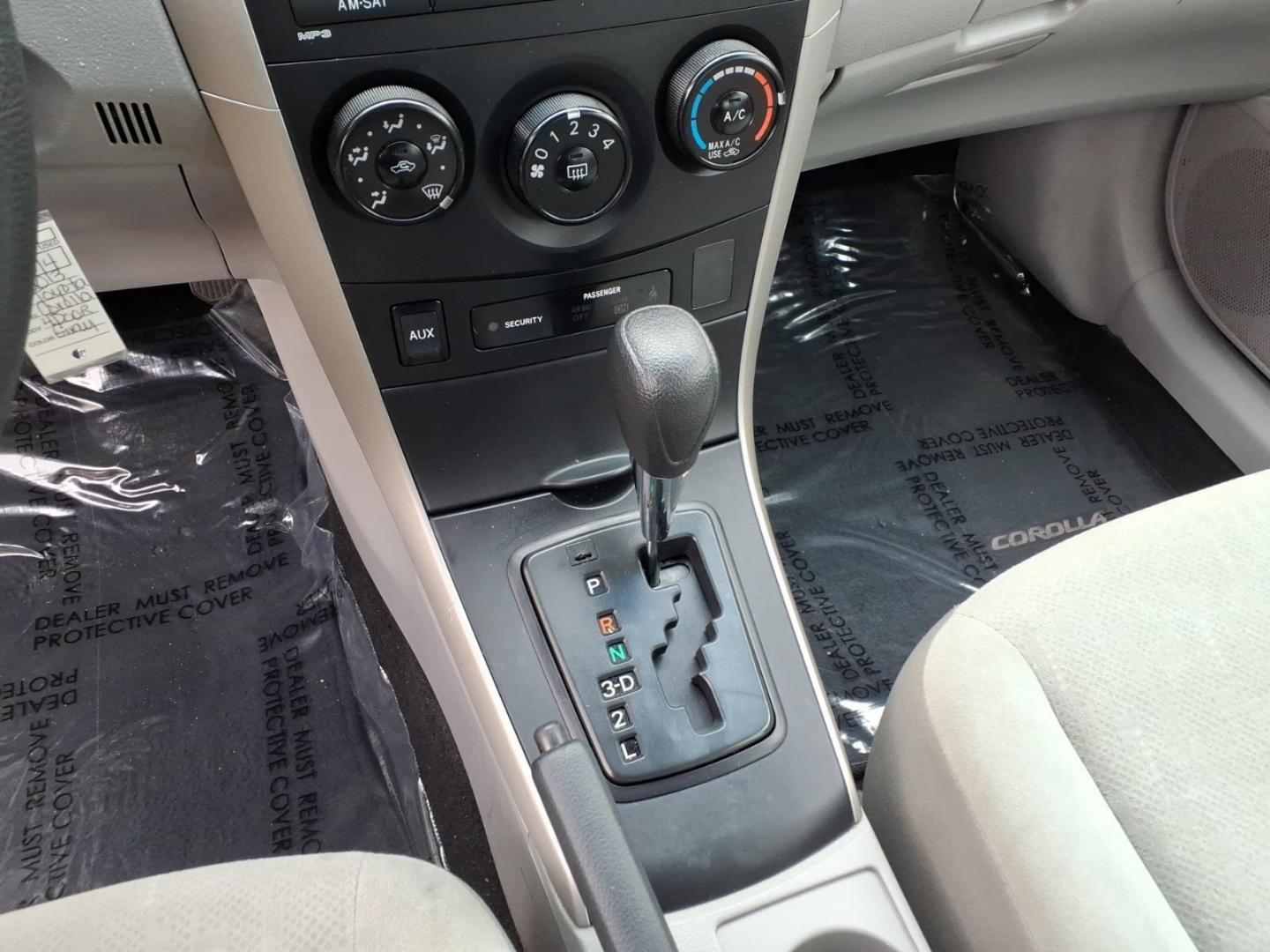 2013 Classic Silver Metallic Toyota Corolla S (2T1BU4EE0DC) with an 1.8L 1.8L I4 132hp 128ft. lbs. Sequential-Port F.I. engine, 4-Speed Automatic transmission, located at 50 Eastern Blvd., Essex, MD, 21221, (410) 686-3444, 39.304367, -76.484947 - Photo#16